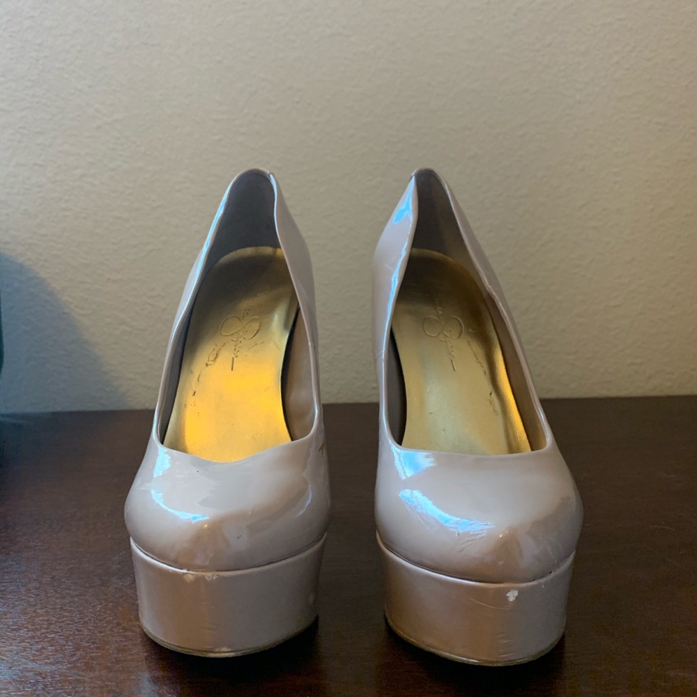 Jessica Simpson pumps